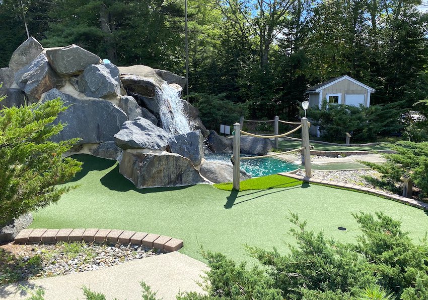 Pirate's Cove, themed mini-golf course